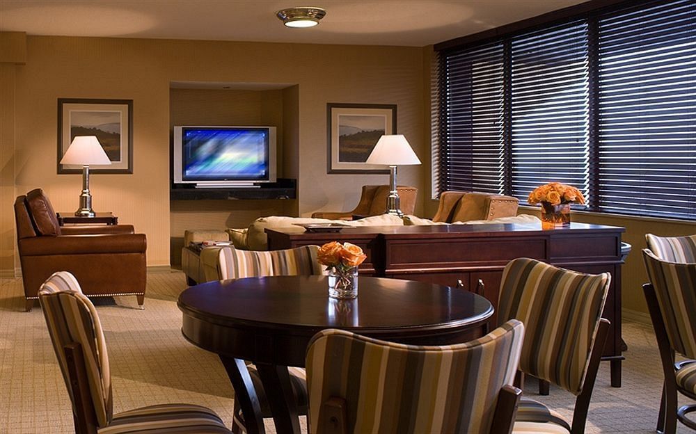 Delta Hotels By Marriott Cincinnati Шаронвилл Экстерьер фото